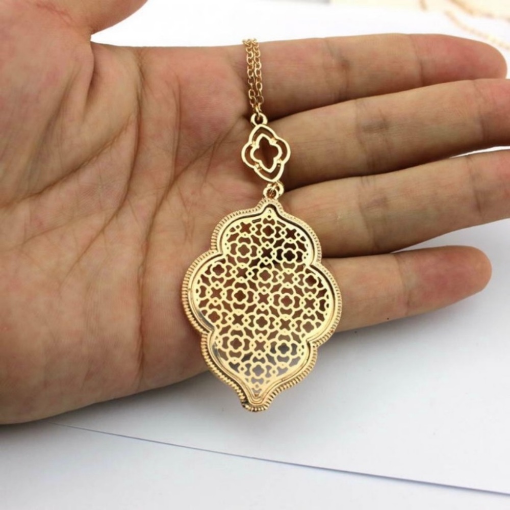 ☀️ New! Beautiful filigree pendant necklace